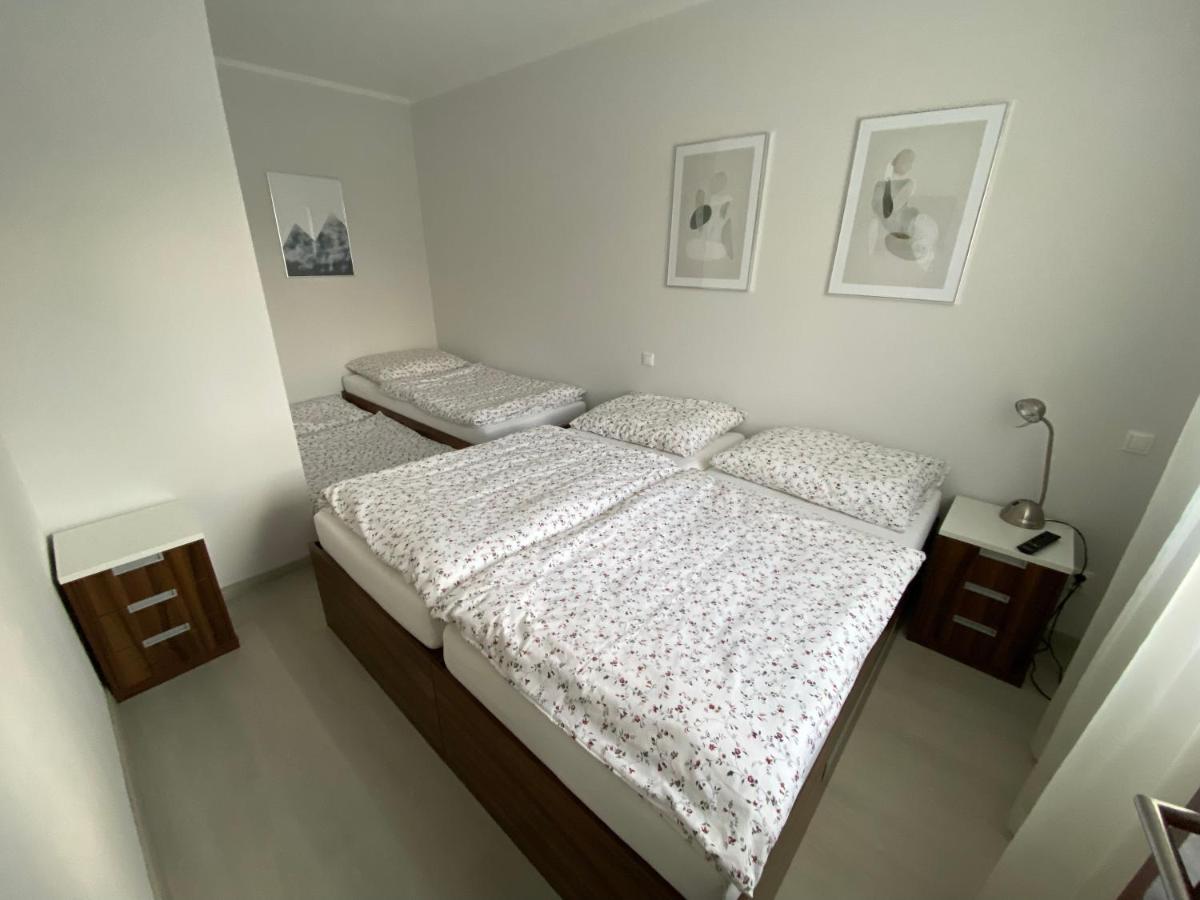 Apartman V Koutech โคตี ภายนอก รูปภาพ