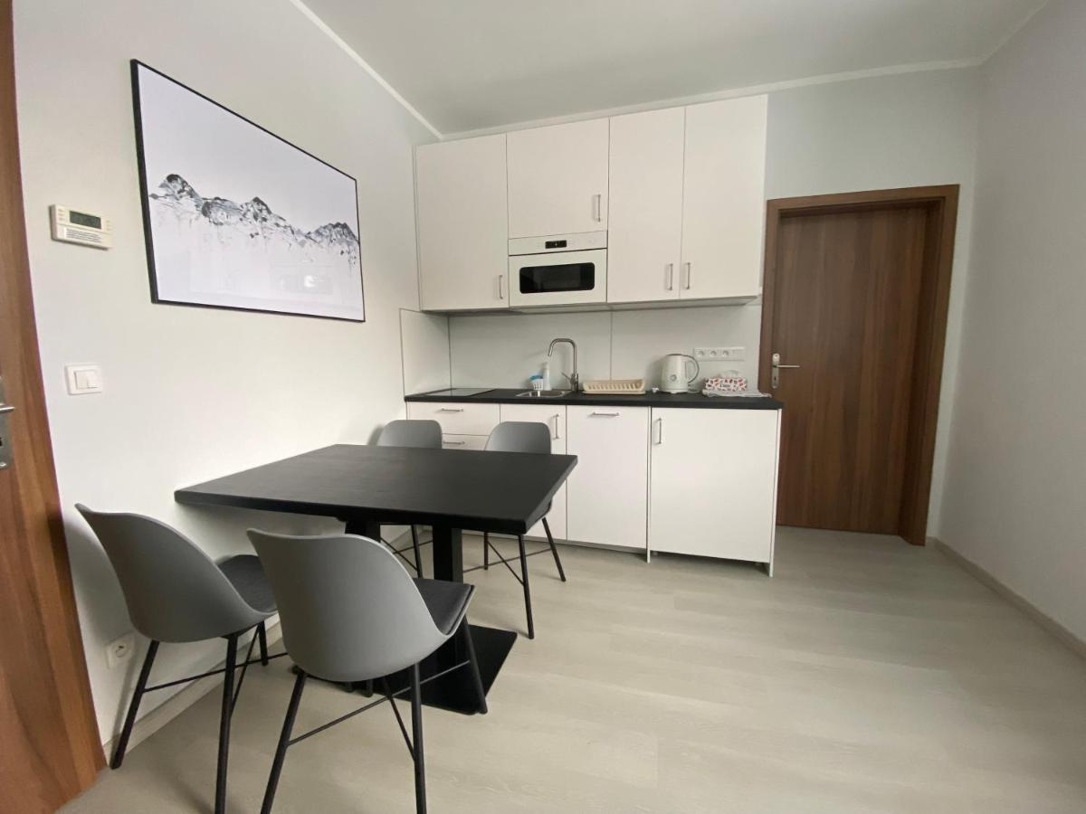 Apartman V Koutech โคตี ภายนอก รูปภาพ