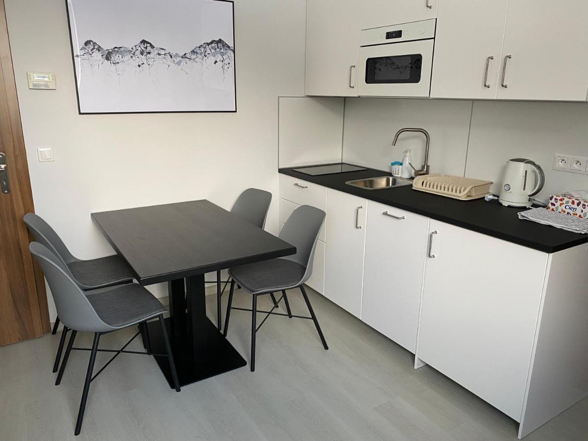 Apartman V Koutech โคตี ภายนอก รูปภาพ
