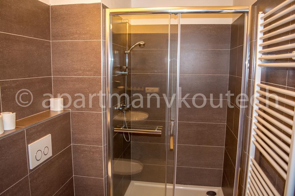 Apartman V Koutech โคตี ภายนอก รูปภาพ